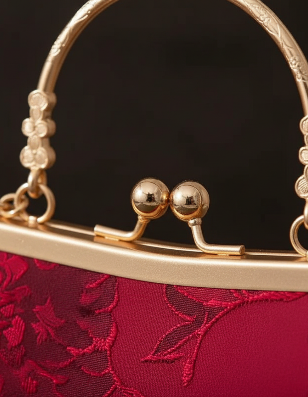 XIǍN · Hóngyàn 显红艳 —Sac rouge en étoffe décorative